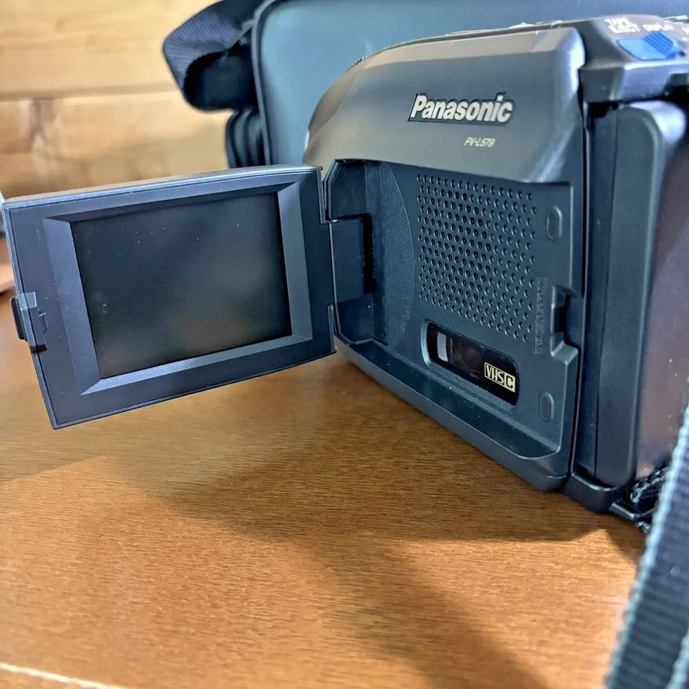 Panasonic PV-L559 VHS-C Analog Camcorder Parts Only Camera, Bag, Manuel Included